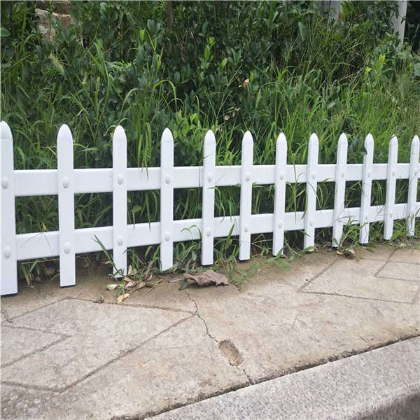 白色草坪防護網 園林綠化草坪護欄 折彎焊接噴涂鋅鋼草坪護欄