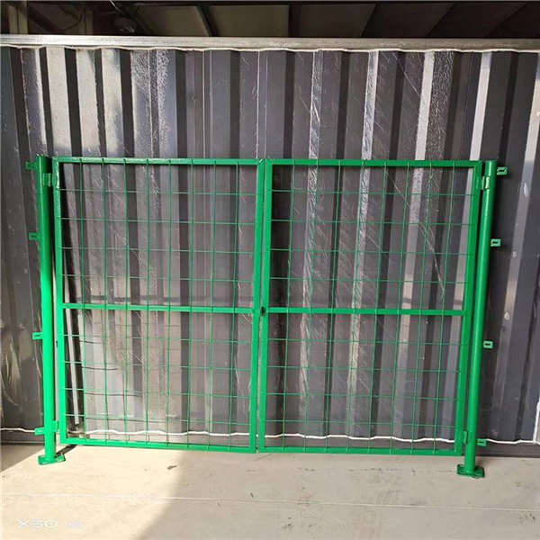 田字框架護欄網 浸塑綠色圍欄網 焊接折彎防護網