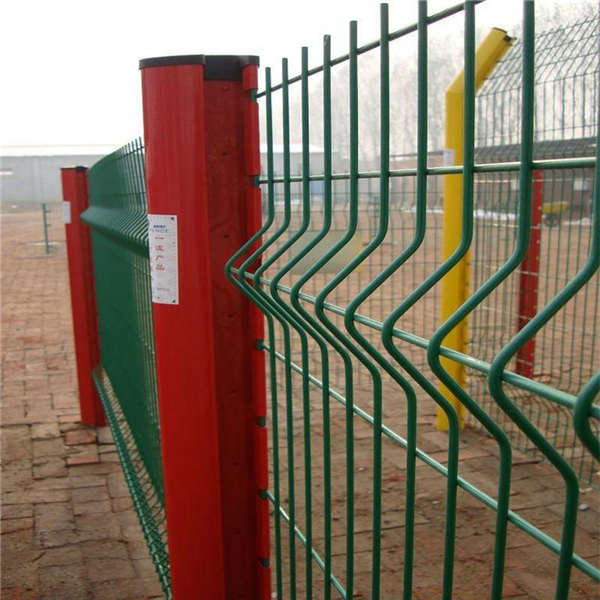 泓宸輝桃型柱護欄網 1.2米浸塑隔離網 彎頭防護網紅柱白片